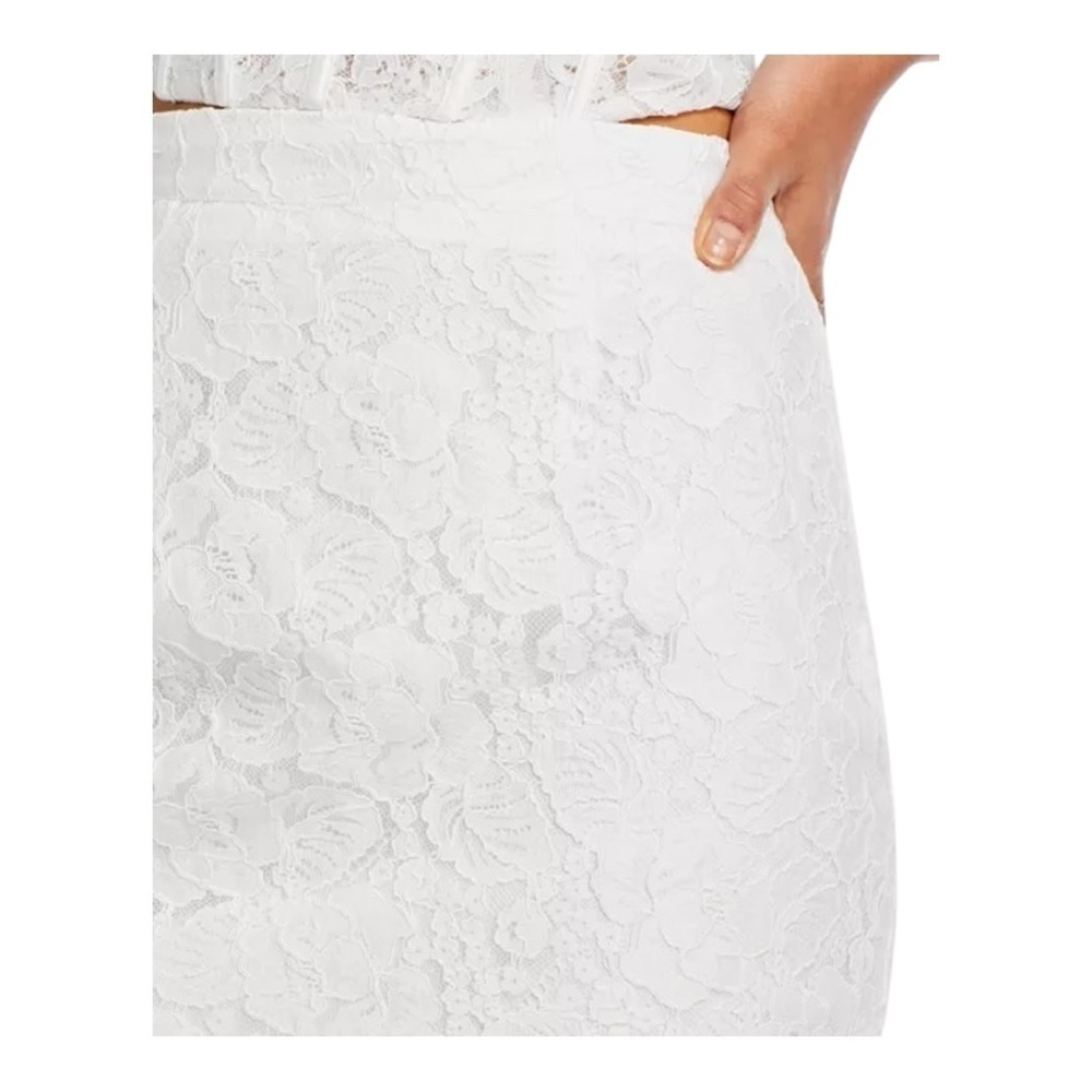 Elegant White Lace Skirt - Picture 5 of 6